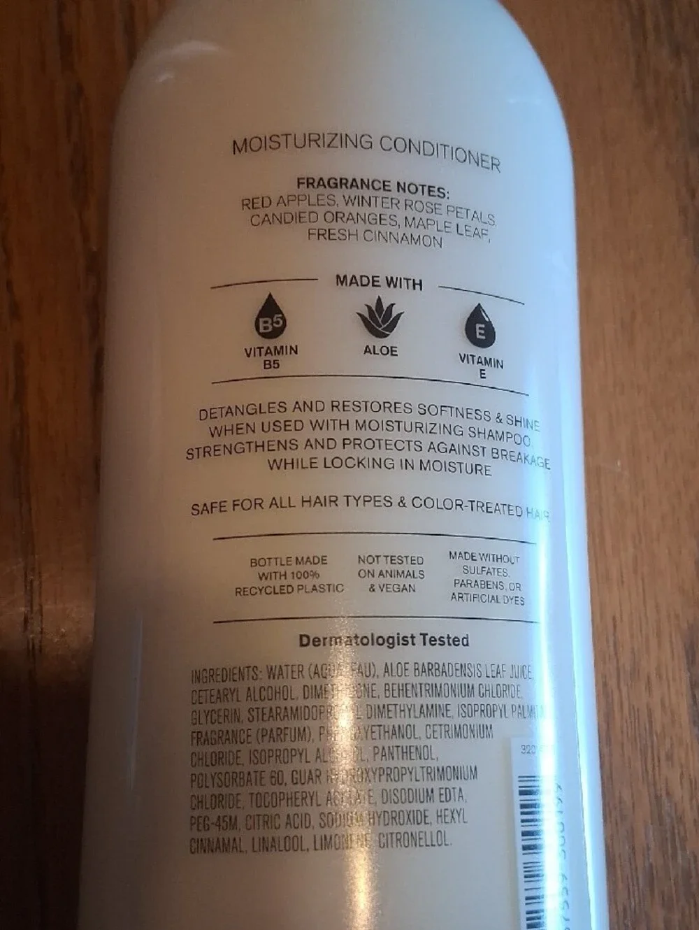 Bath & Body Works Winter Candy Apple Moisturizing Conditioner - Red & White